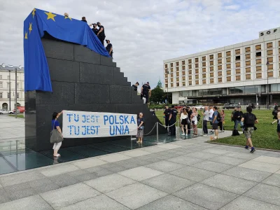 DobrzeNaoliwioneLozysko - Ale imba pod schodami była xD

#Warszawa #protest #bekazpis...