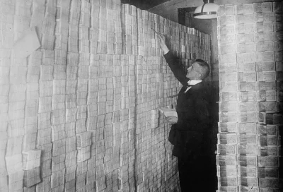 myrmekochoria - Bankier liczy zwały bezwartościowych marek, Berlin 1928.

#starszez...