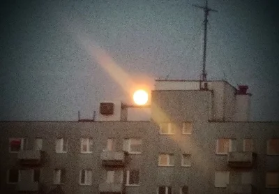 MarnaSarna - Mój poranny księżyc wyglądał jak kula mocy postawiona na budynku. Szalon...