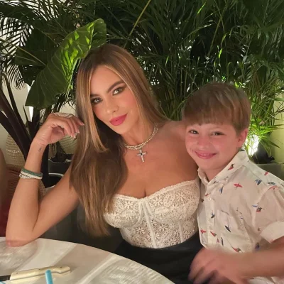 Larsberg - Sofia Vergara lat 49 (ʘ‿ʘ)

#milf #ladnapani