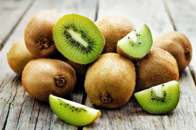 e.....u - Jak powinno się poprawnie jeść kiwi?

#kiciochpyta #gotujzwykopem #kiwi