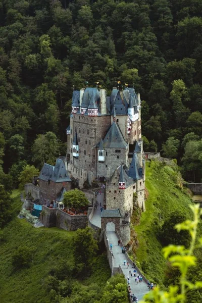 Pani_Asia - Eltz Castle, Wierscherm

#niemcy #zameknadzis #zamek #estetyczneobrazki...