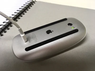 ratka6 - @seraph88 pewnie ma system tankowania jak Magic Mouse od Apple :D