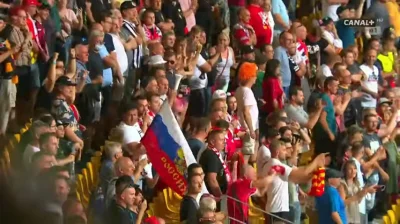 gzkk - @jankes83: to ci wrocławscy kibice z fajną flagą Wrocławia?!? :P