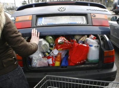 MarkUK - Prawie wszystkie towary w marketach są zafoliowane lub w platikowych opakowa...