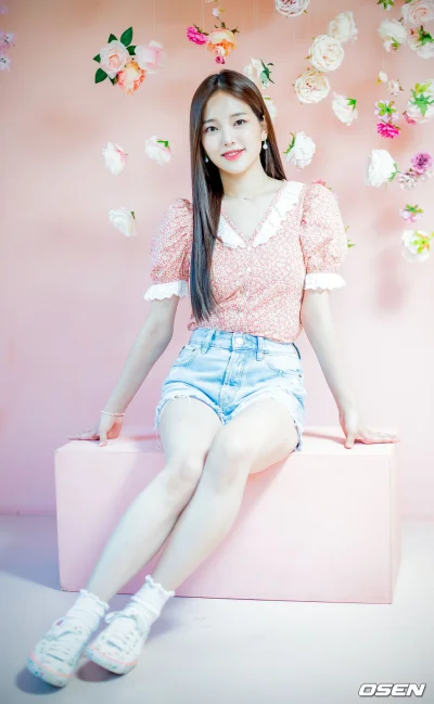 XKHYCCB2dX - #soojin #weeekly
#koreanka