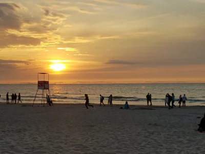 Exodus3013 - Kurłła. Człowiek jest sobie na plaży w międzyzdrojach i czeka na strimka...