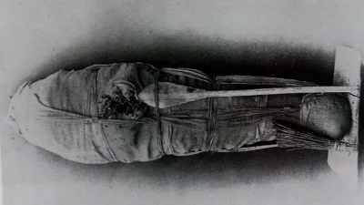 HeruMerenbast - Pierwsza fotografia, wykonana w XIX wieku, mumii faraona Totmesa III,...