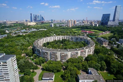 kamilsos - W 1970 roku Rosjanie wybudowali swój Apple Park. Co prawdą w środku ciągle...
