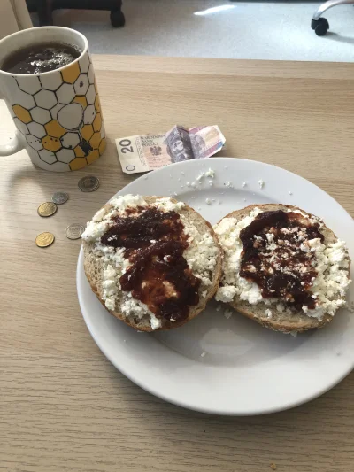Pan_Mysz - Kuchwa, zrobiłem sobie dziś takie minimalistyczne śniadanie jak w szpitalu...