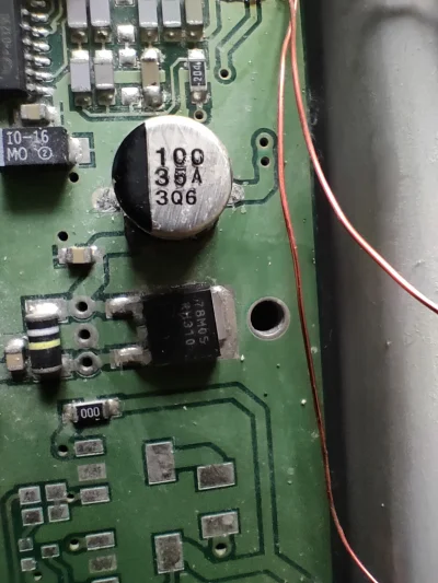 Feler_Lumpex - Jaką pojemność i napięcie ma ten kondensator?
#elektronika #elektryka
