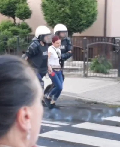 Illidan-Stormrage - @Illidan-Stormrage: Policja wyprowadziła właśnie dziewczynę która...