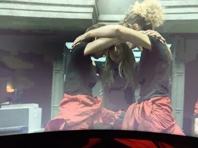 deoXXo - Cześć, kupiłem nowy monitor Samsunga odyssey G5 i występuje u mnie taki efek...