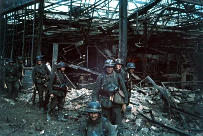 myrmekochoria - Niemieccy żołnierze w ruinach fabryki Dzierżyńskiego, 1942.

#stars...