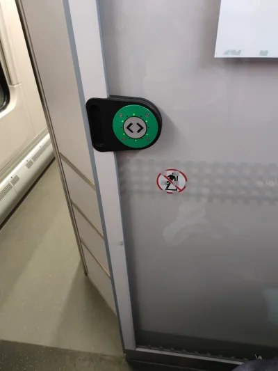 PanBulibu - Wie ktoś jak zamknąć te drzwi między sekcjami w pociągu #pesa #dart ? Nac...