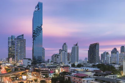L.....t - #ciekawewiezowce 
#Bangkok #skyscraper #wiezowce 

Wieżowiec King Power ...