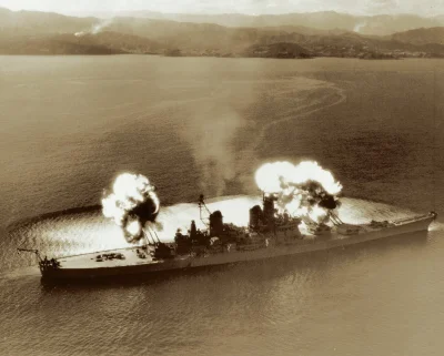 H.....5 - >USS „New Jersey” ostrzeliwujący pozycje komunistów w okolicach 38. równole...