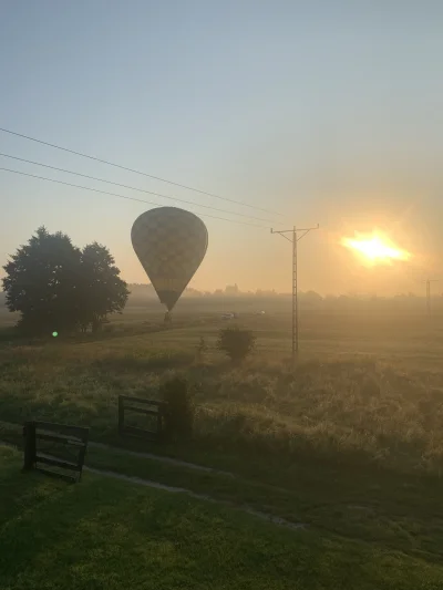 kutwa_sprytny - Najebusy dupa cicho 
Trzeźwi pulsują lądowanie balonu