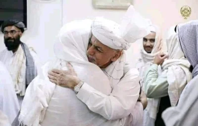 triget - Ashraf Ghani hugs the Taliban delegation in presidential palace