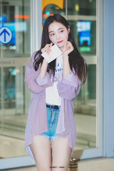 XKHYCCB2dX - #yeonwoo #momoland 
#koreanka