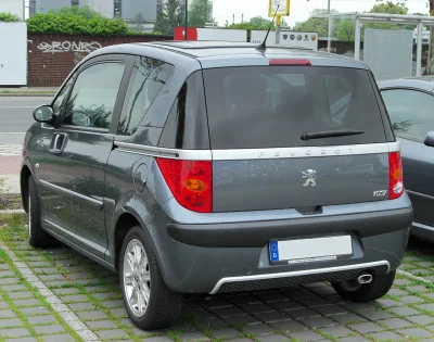 CalibraTeam - Peugeot 1007, ktoś pozbierał części różnych aut z fabryk i posklejał w ...