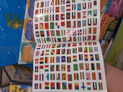 pankrosnizm - @XkemotX: w Lidlu jest taka ksiązeczka dla dzieci o flagach i w środku ...