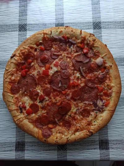 Cadore - #pizza #gotujzwykopem

Feliciana Salame e Chorizo jak każdy dobrze wie to na...