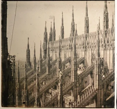 myrmekochoria - Przypory katedry w Mediolanie, 1910. 

#starszezwoje - tag ze stary...