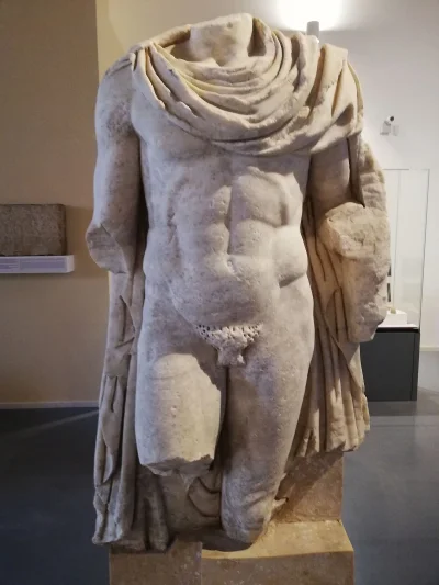 IMPERIUMROMANUM - Rzeźba rzymskiego generała

Rzeźba rzymskiego generała z II wieku...