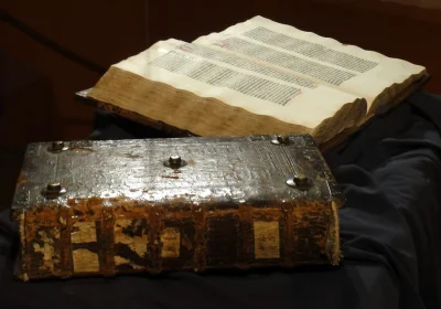 Oline - 565 lat temu, dokładnie 24 sierpnia 1456 r. zakończono pierwszy druk Biblii G...