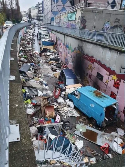 K.....a - Ale jak czysto i wszystko zadbane, nie to co ten syf na zachodzie, poniżej ...