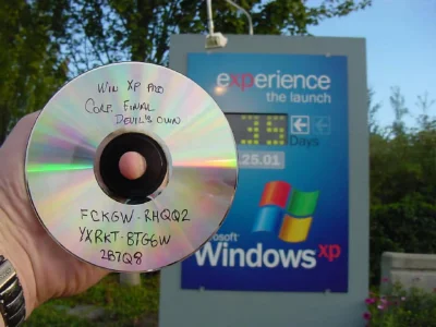supra107 - @4ntymateria: A tutaj słynna fotka wypalonej płytki CD z Windowsem XP i kl...