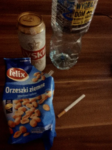 p.....e - dzisiejsza kolacja:

orzeszki ziemne smażone solone - ok. 150g
p--o jasn...