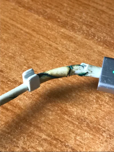 kindred - Jak taki kabelek można naprawić?
#komputery #macbook #programowanie #apple