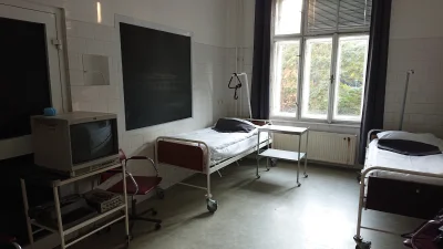 RKN_ - Polecam hostel 'Spital Franz Kafka'..jest to po prostu dawny szpital urządzony...