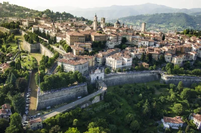 N-Avoie - @kotecci: ja bym chciał mieć tu drugie Bergamo, spójrz jak tam pięknie