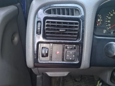 lisek - Co to za czerwona dioda w Toyocie Avensis '99? Nigdy się nie świeciła a ostat...