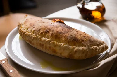 secondreality - Lubie pizze zwijną w pieroga z rakami i szynką
#pizza #calzone