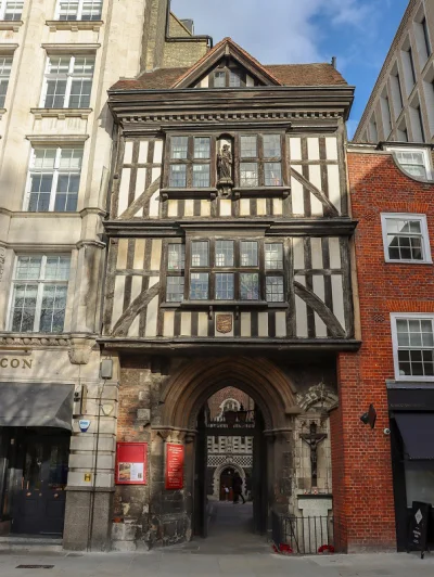 usunalemkonto - 03. 
Bartholomew's gatehouse - fascynujący fragment starego Londynu ...