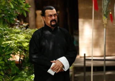 bitcoinpl_org - Steven Seagal musi oddać 200.000 USD za promocję tokena Bitcoiin2Gen ...