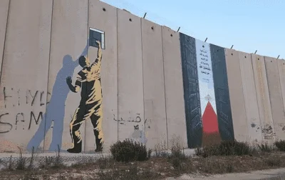 LazyInitializationException - Palestyńscy Arabowie namalowali mural, nawiązujący do o...