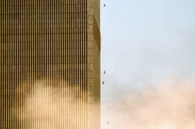 myrmekochoria - David Surowiecki, Ludzie skaczący/spadający z WTC, 2001.

#starszez...