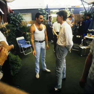 JanParowka - Freddie Mercury i David Bowie na papierosku, 1985r.

#muzyka #ciekawos...