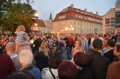 Naczelny_Cenzopapista - @Ama-gi: W Zielonej Górze trwa teraz winobranie, w godzinach ...