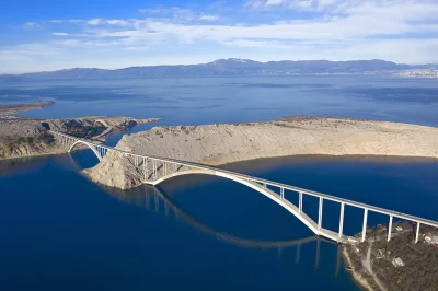 RRybak - @andrzejk36: most na wyspę Krk wygląda tak. I jest setki kilometrów na półno...