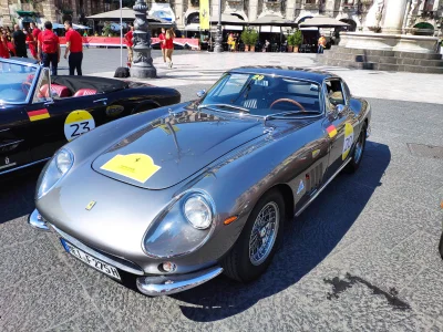 mrzyn - Idąc wczoraj na targ rybny trafiłem zupełnym przypadkiem na "Ferrari Cavalcad...