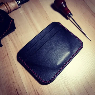 Artron - Pierwszy raz robiłem taki projekt, minimalistyczny portfel na zamówienie.
C...