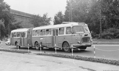 Bobrnaposylki - Przegubowy „Ogórek” na Rondzie Mogilskim w Krakowie, rok 1977. Autobu...