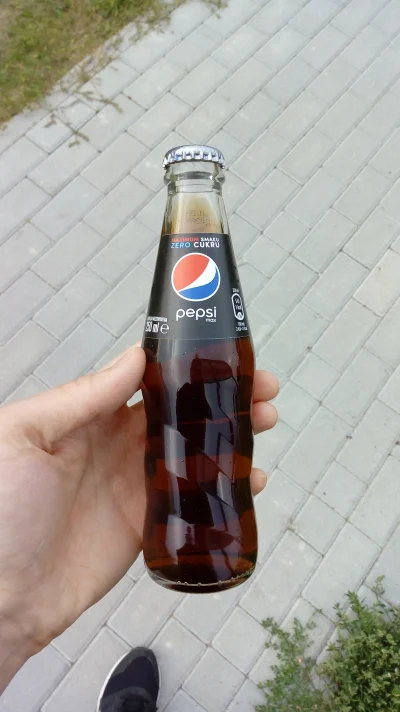 PorzeczkowySok - 1,5 kilometra szedłem do najbliższej żabki, żeby kupić pepsi w szkle...