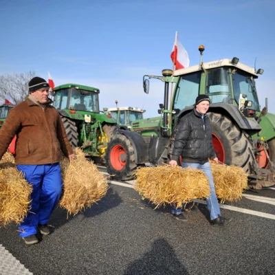 robert5502 - Rolnicy cieszący się z cen chleba chcą rozpalić ognisko ku chwale premie...